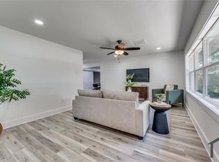 909 Lexington Dr, Irving, TX 75061