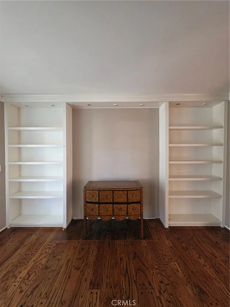 5 bed, 2820 sqft, $5,500 — Photo 3