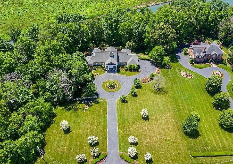 1st image of 491 Lake Point Dr