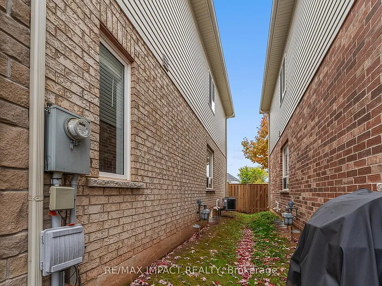 5084 Alyssa Dr — Photo 37