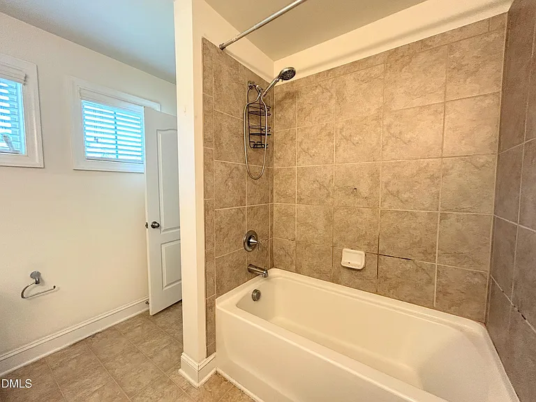 735 Lampwick Ln — Photo 25