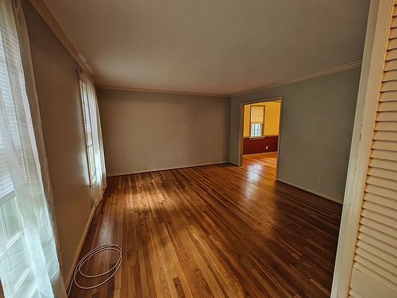 4th image of 321 Pocono Dr