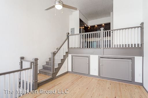 1st image of 300 E Broad St #3133596