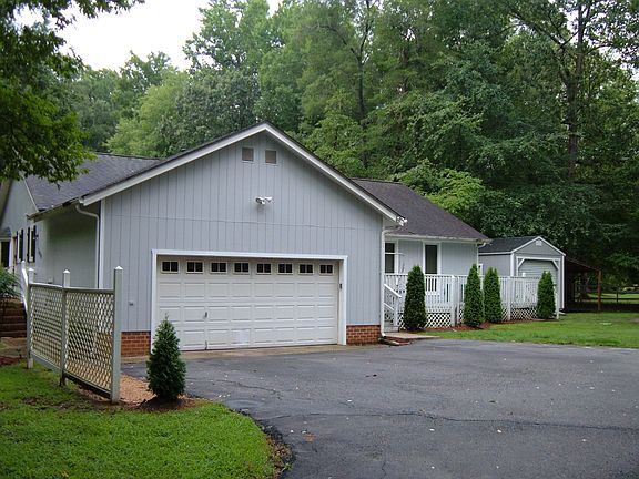 3rd image of 300 Lindsay Landing Ln