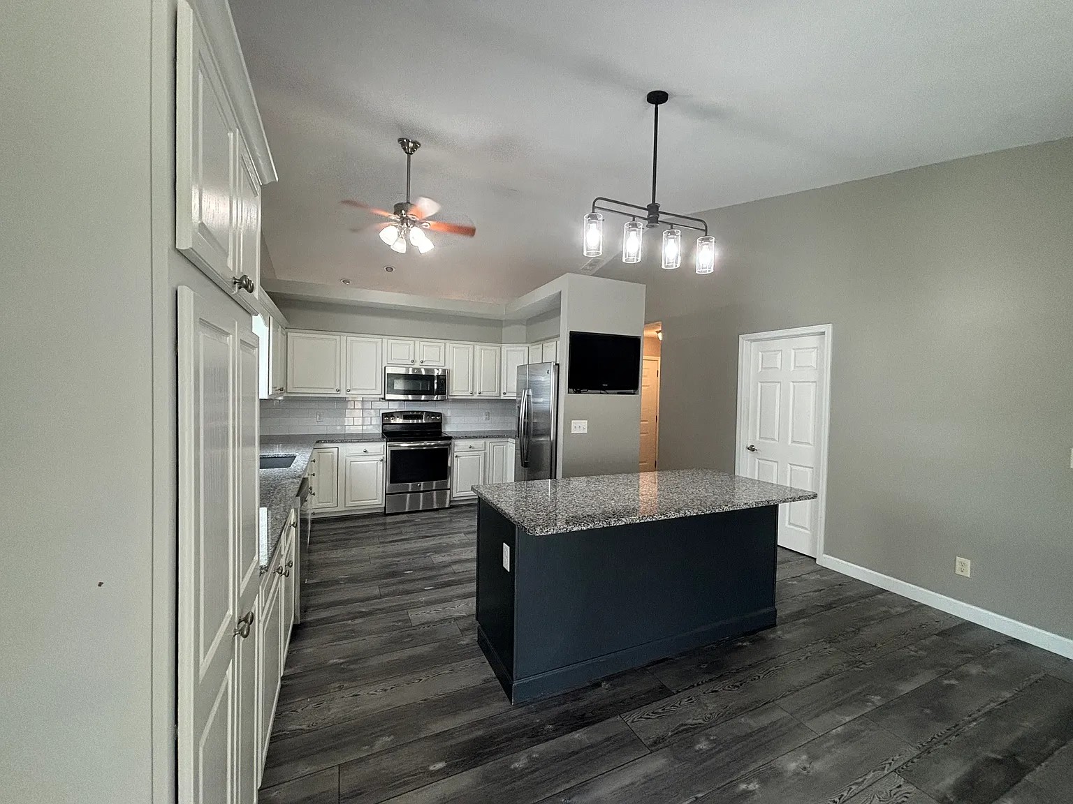 2 bed, 1578 sqft, $2,300 — Photo 4