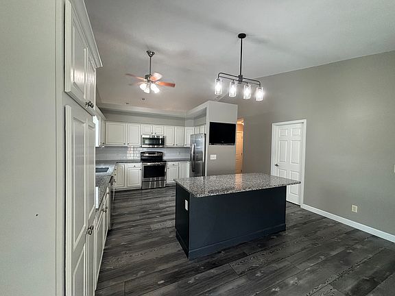 4th image of 2302 Knoxville Dr