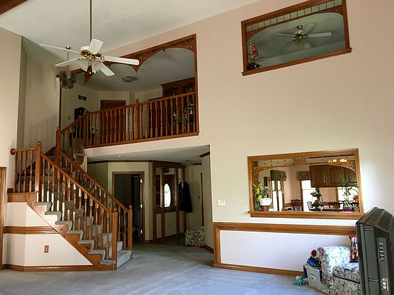 4th image of 2911 S Victoria Ln