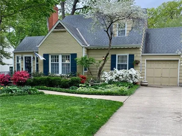 5500 Canterbury Rd, Fairway, KS 66205
