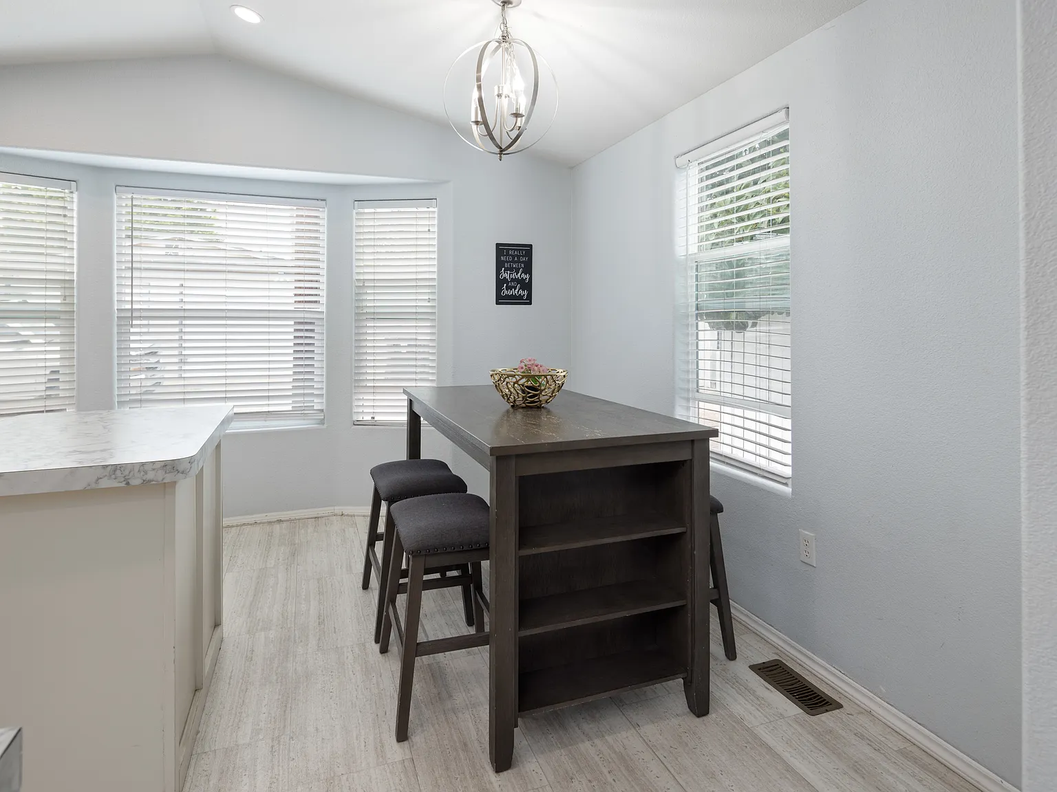 2014 Emerald St — Photo 2