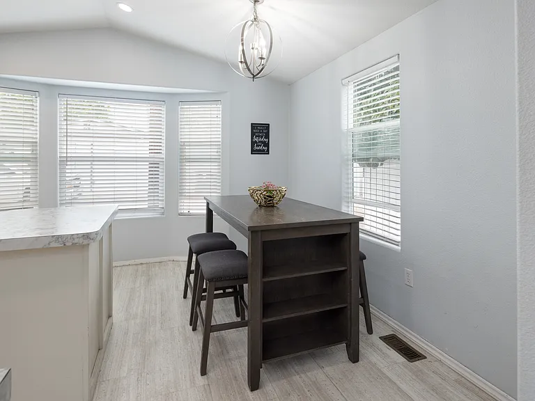 2014 Emerald St — Photo 2