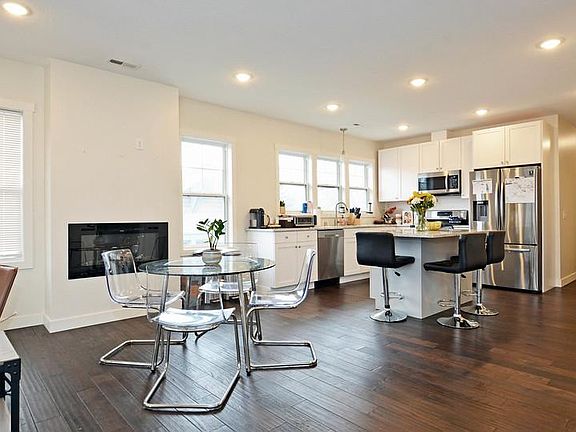 2nd image of 1132 Grand Ave #2