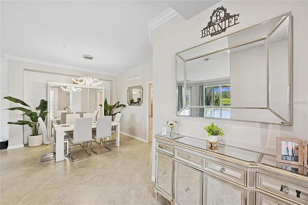3 bed, 2.0 bath, 1769 sqft, $2,900 — Photo 3
