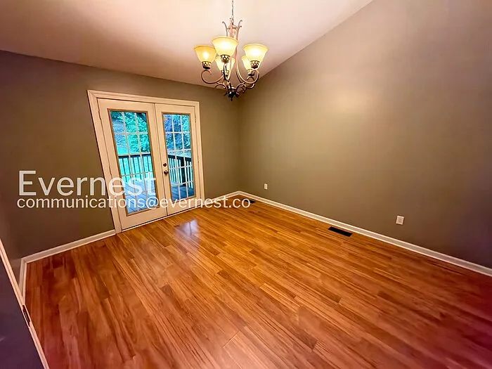 716 Brookview Dr — Photo 9