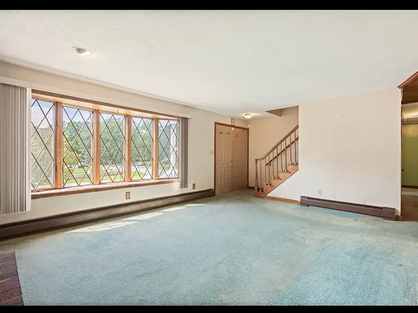 6 Tracey St, Acushnet, MA 02743