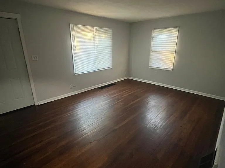 707 Royal Ave — Photo 3