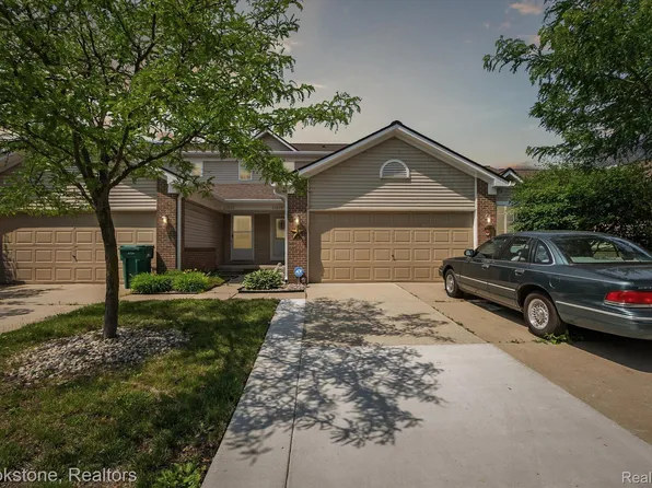 21634 Lincoln Dr, Brownstown, MI 48193