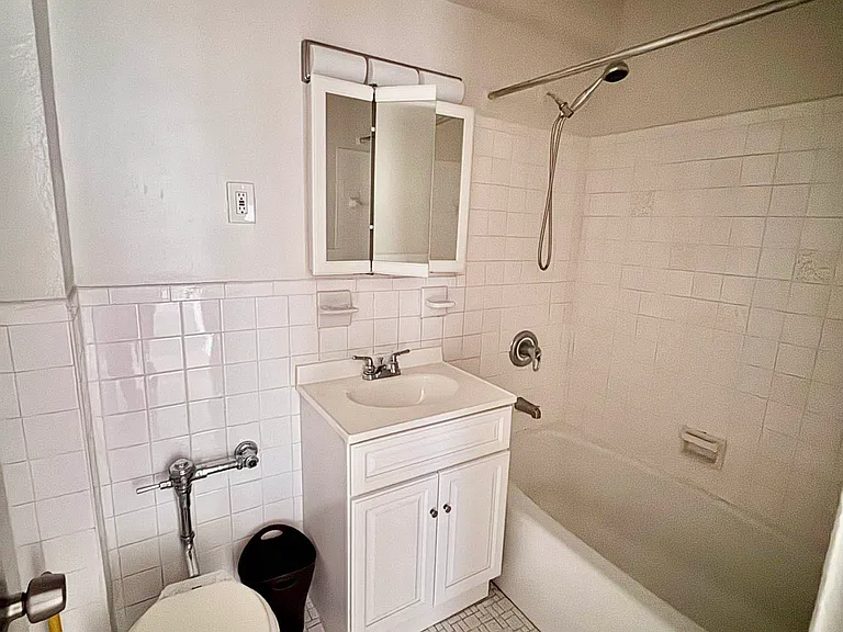 330 Lenox Rd #5C — Photo 4