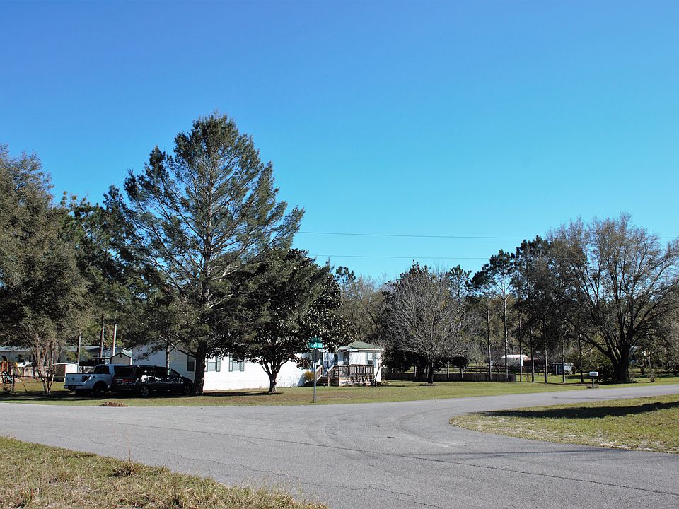 View of corner lot