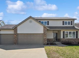 3409 Brook View Dr, Des Moines, IA 50317