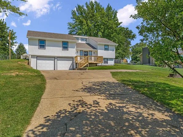5328 NW Green Hills Rd, Topeka, KS 66618