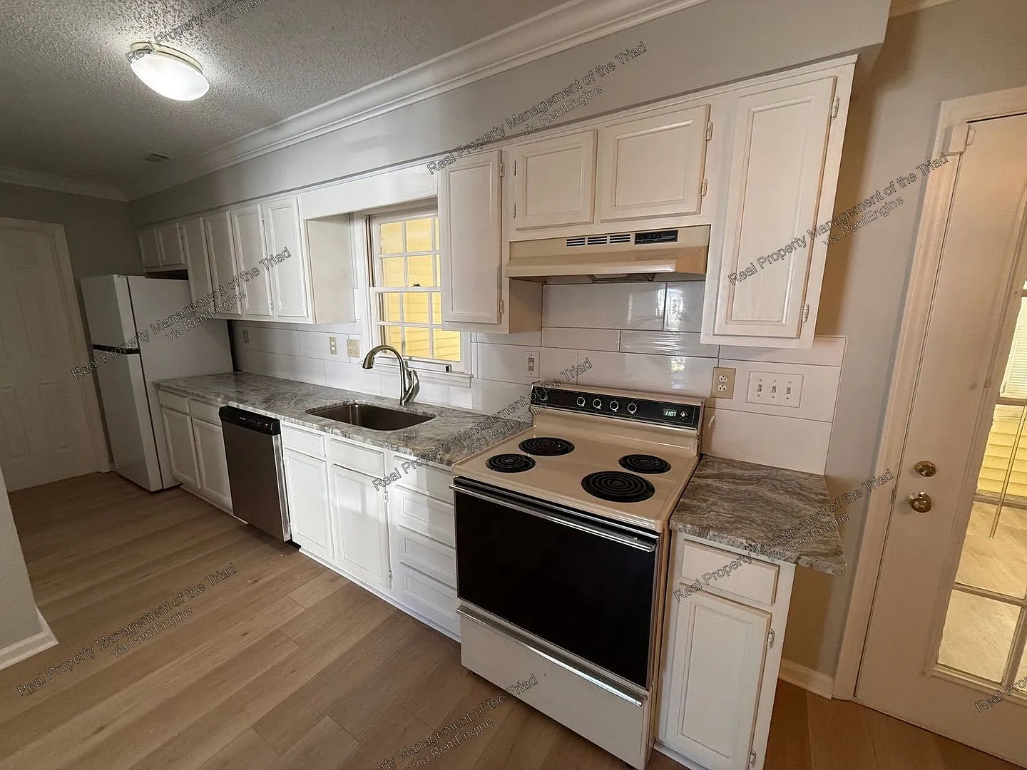 3 bed, 2.0 bath, 1590 sqft, $1,800 — Photo 3