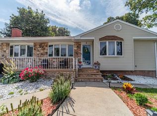 2 Mitchell Ln, New Windsor, NY 12553