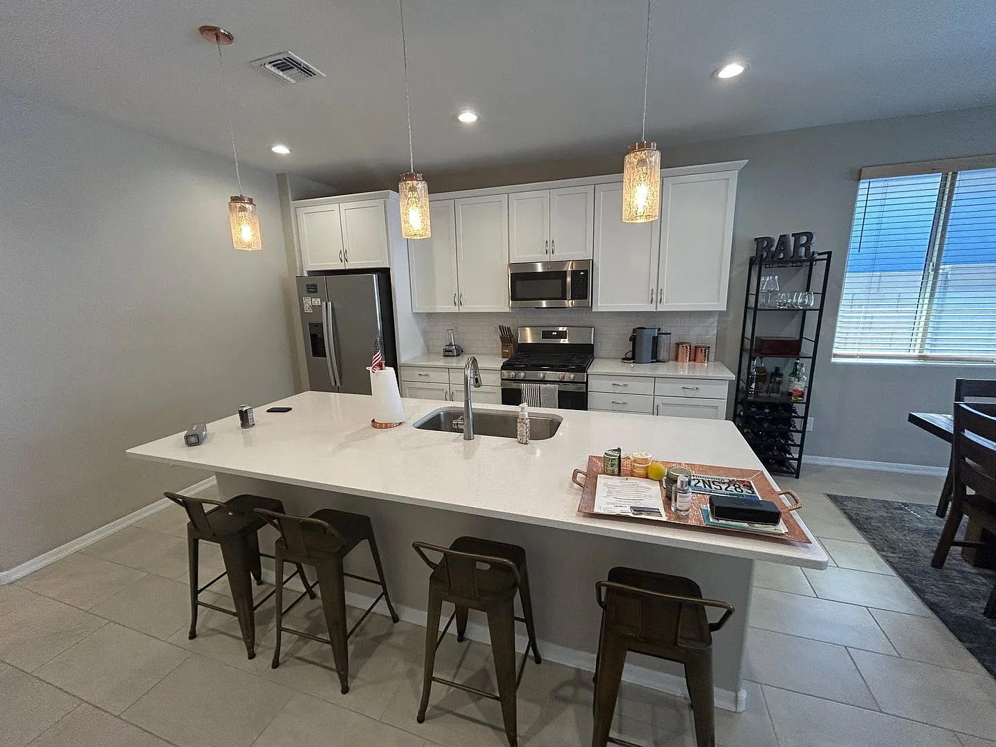4 bed, 2.0 bath, 2040 sqft, $2,300 — Photo 2