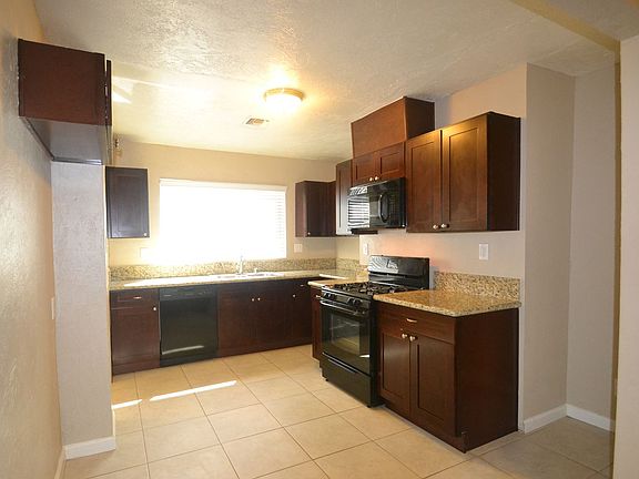 5th image of 14828 Oro Grande St