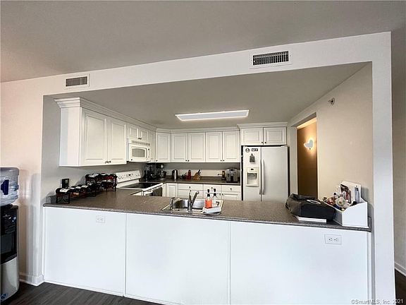 3rd image of 3250 Fairfield Ave APT 134