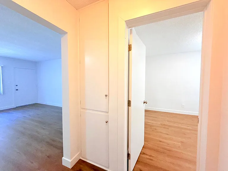 853 W Beach Avenue — Photo 12