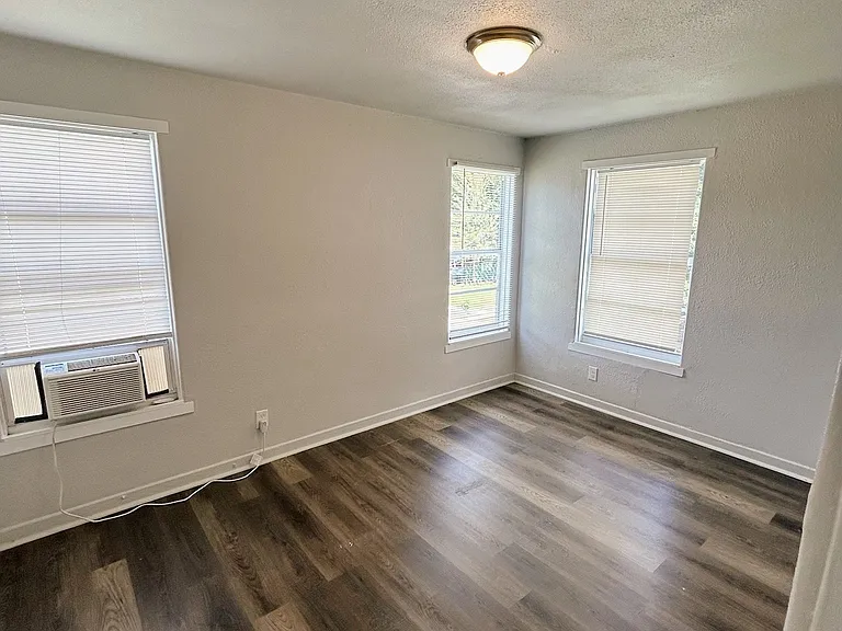 1210 Saint Charles St — Photo 3