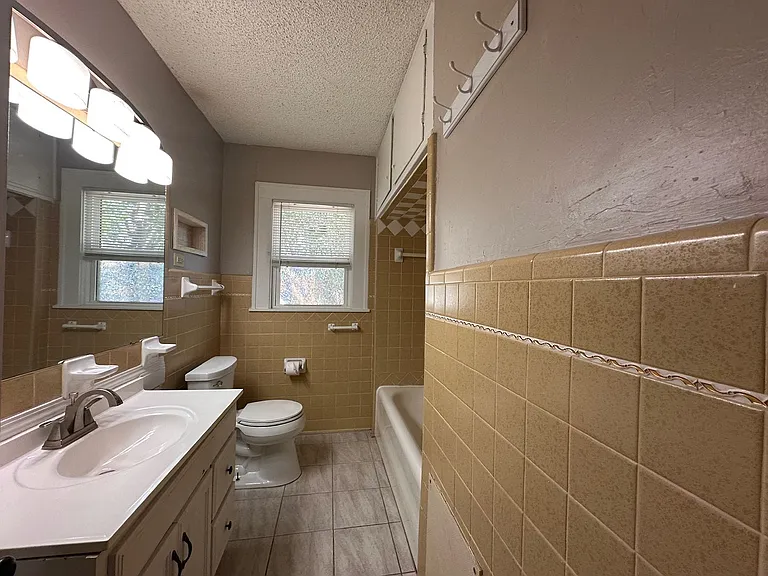 2403 Austin Ave — Photo 7
