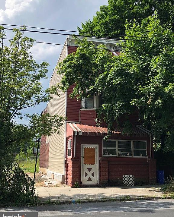 2nd image of 422 Reily St