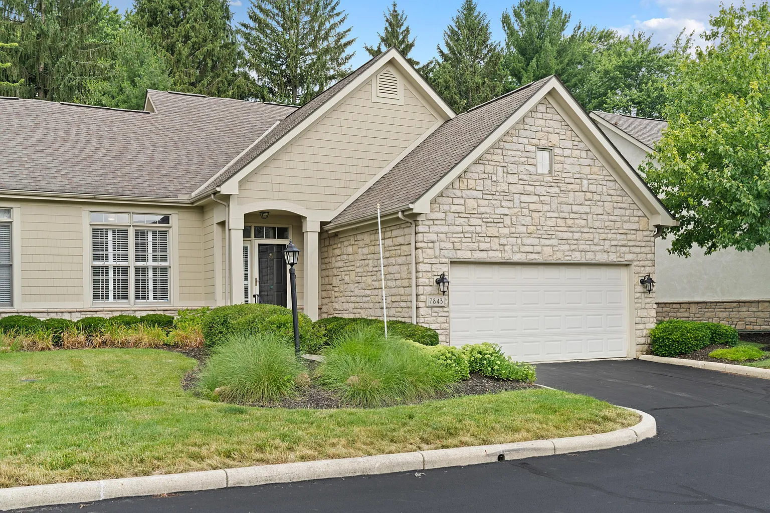 7843 Linksview Cir photo 1
