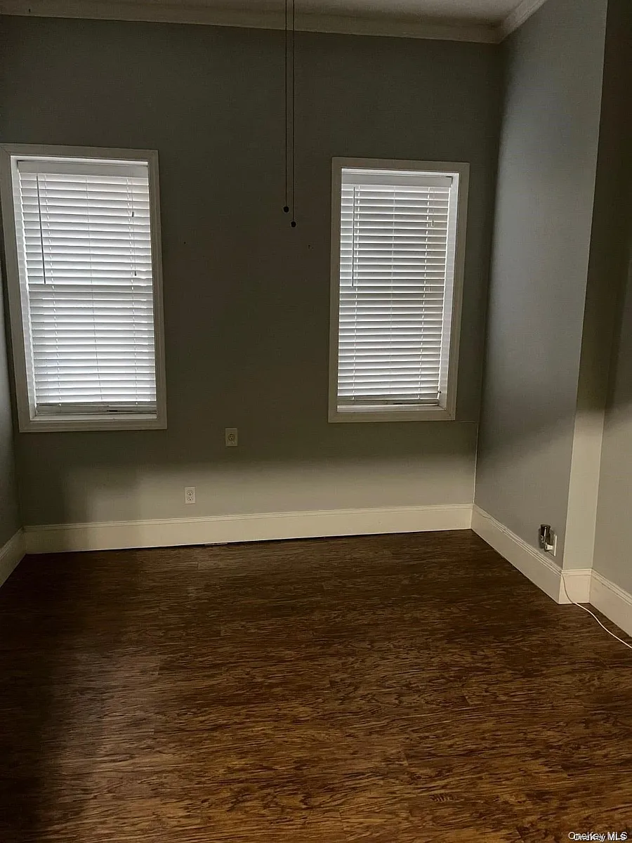 Building Photo - 318 Jericho Tpke #1R