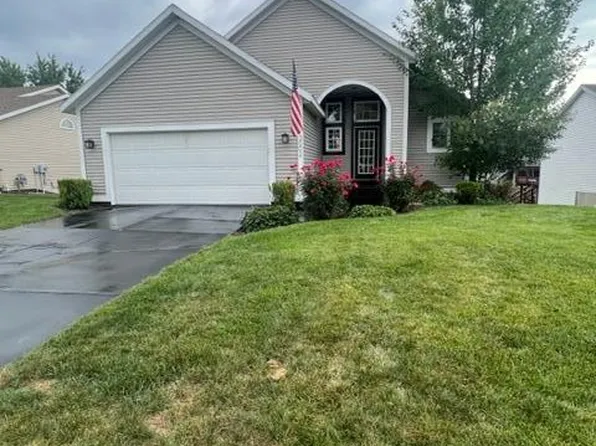 3002 Stonewood St NW, Grand Rapids, MI 49504