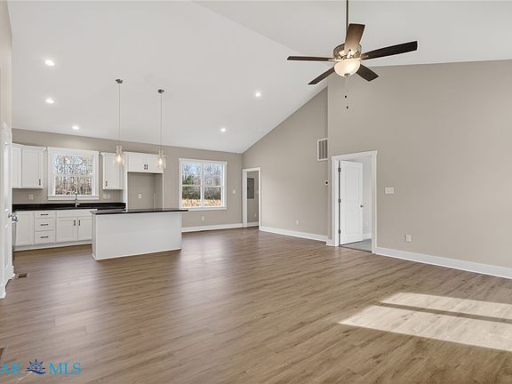 3rd image of 2884 Black Stump Rd