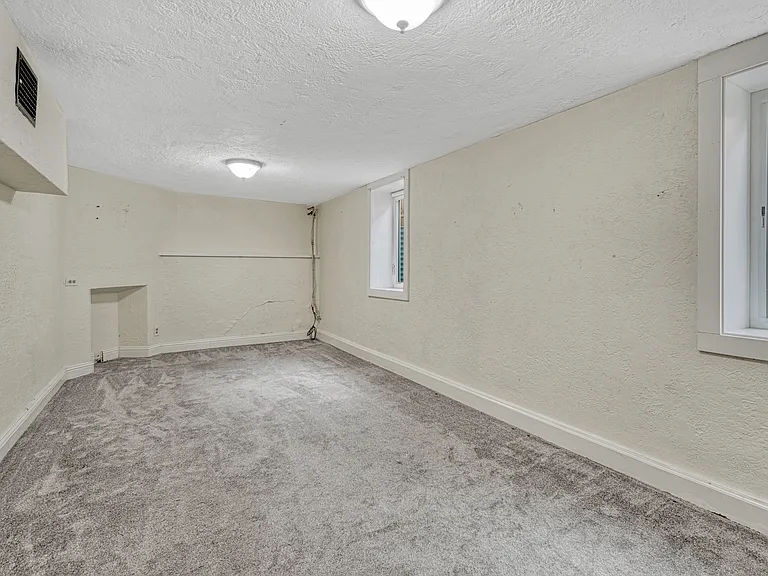 1445 S Lincoln St — Photo 16