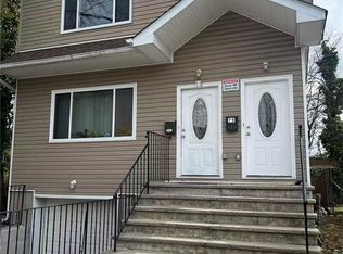 75 Brewster St, Staten Island, NY 10304