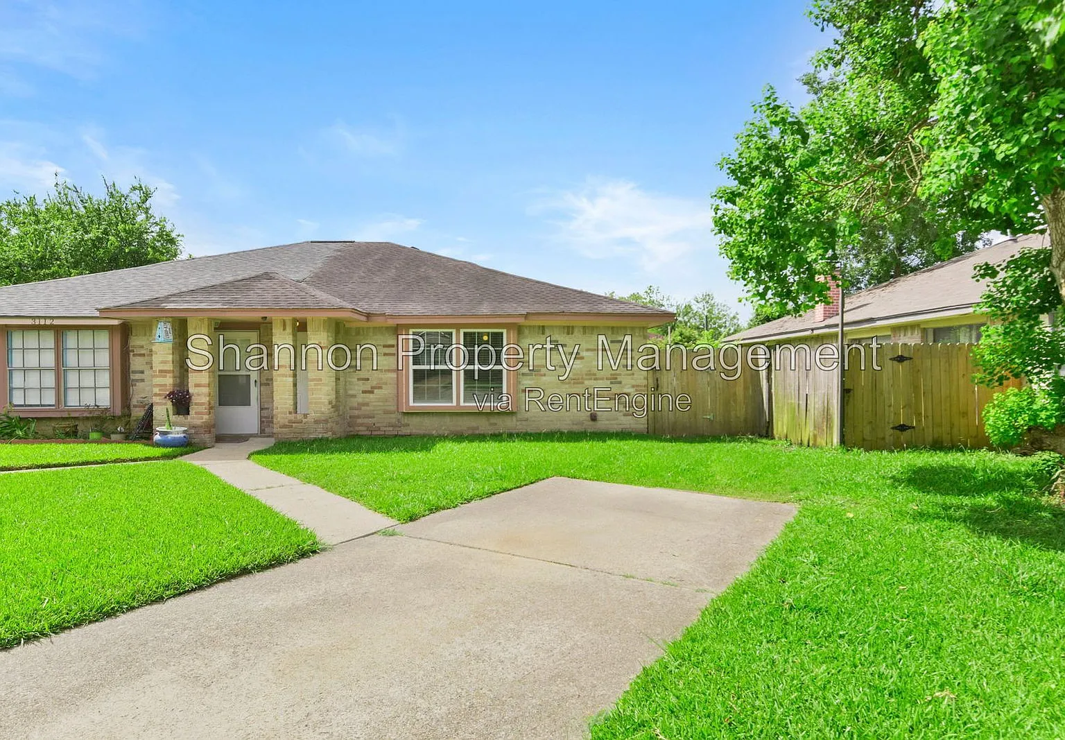 2 bed, 1.0 bath, 1050 sqft, $1,395 — Photo 1