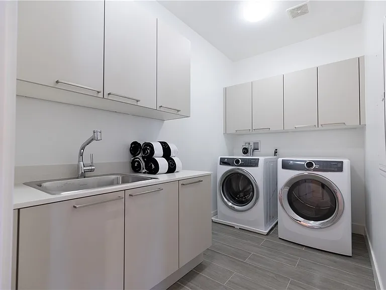 2210 Newport Blvd #302 — Photo 16