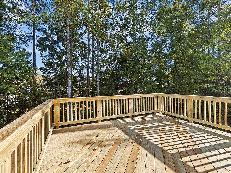 Choosing the Best Deck Railing Material - Holly Springs Builders