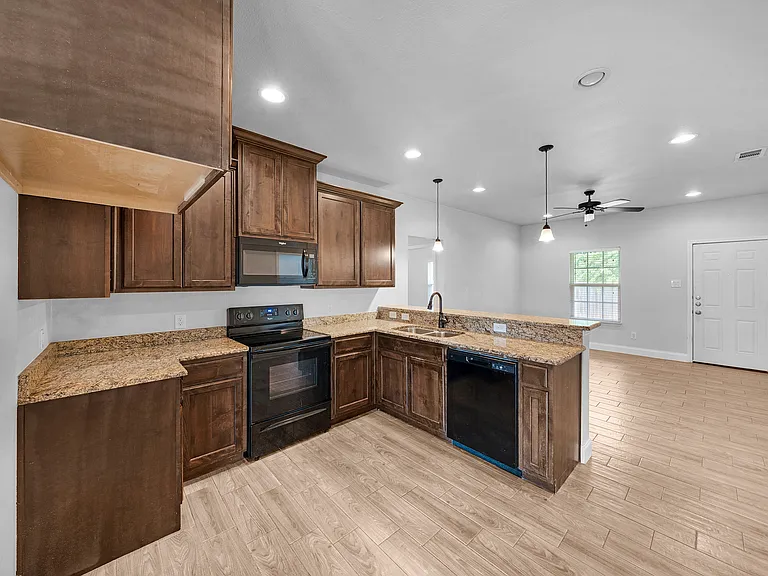 4810 Jefferson St — Photo 5