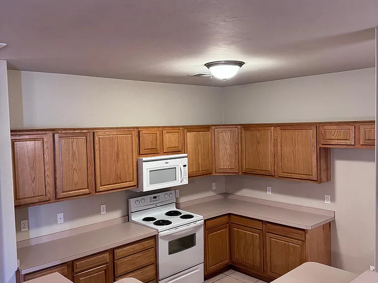 1712 Riviera Ln — Photo 4
