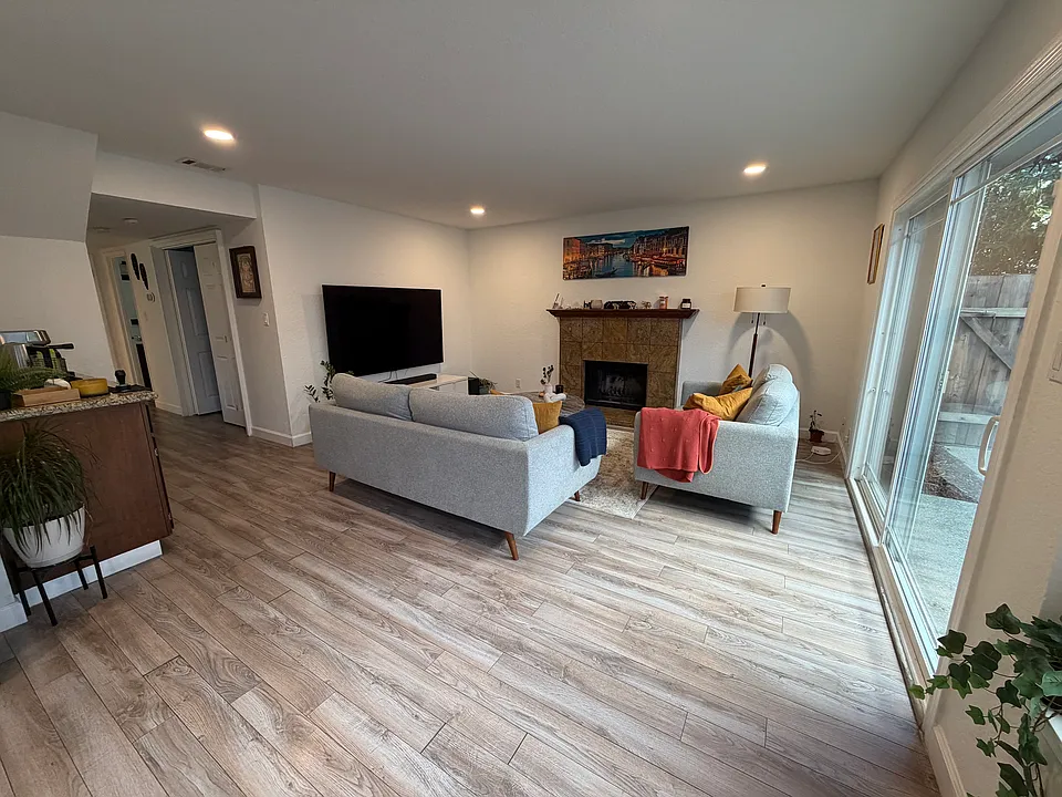 5690 Saxony Ct