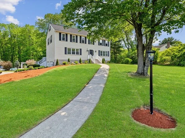 16 Gavin Cir, Andover, MA 01810
