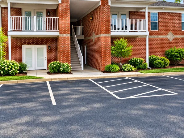 5703 Chariot Run Dr Unit 103, Louisville, KY 40272