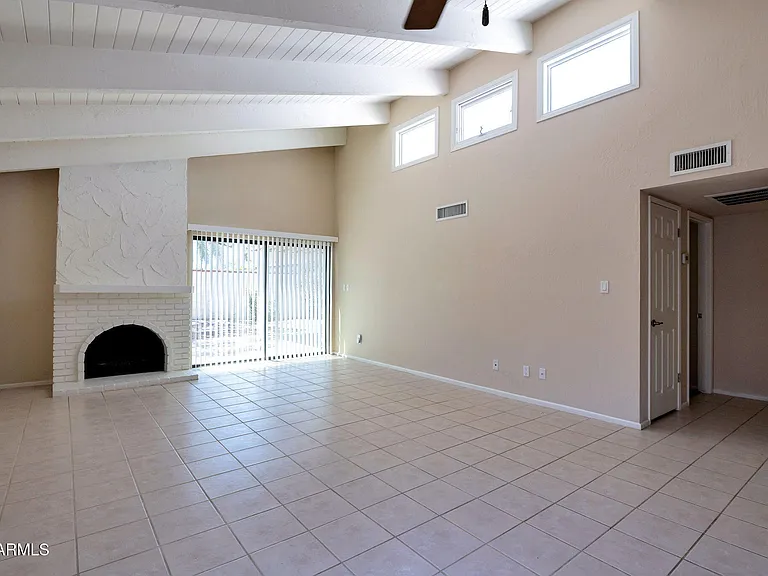 5526 N 71st St — Photo 3