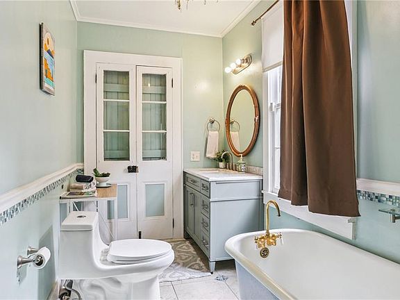 5th image of 3143 Dauphine St