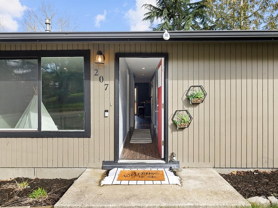 1st image of 207 23rd Avenue SE